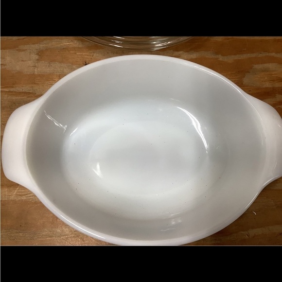 Vintage anchor hocking casserole dish in Excellent condition - Picture 2 of 4